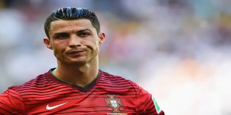 Cristiano Ronaldo với mức thu nhập 208,6 triệu USD/năm