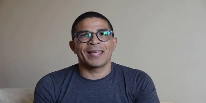 Elton Gomes - 1,54m
